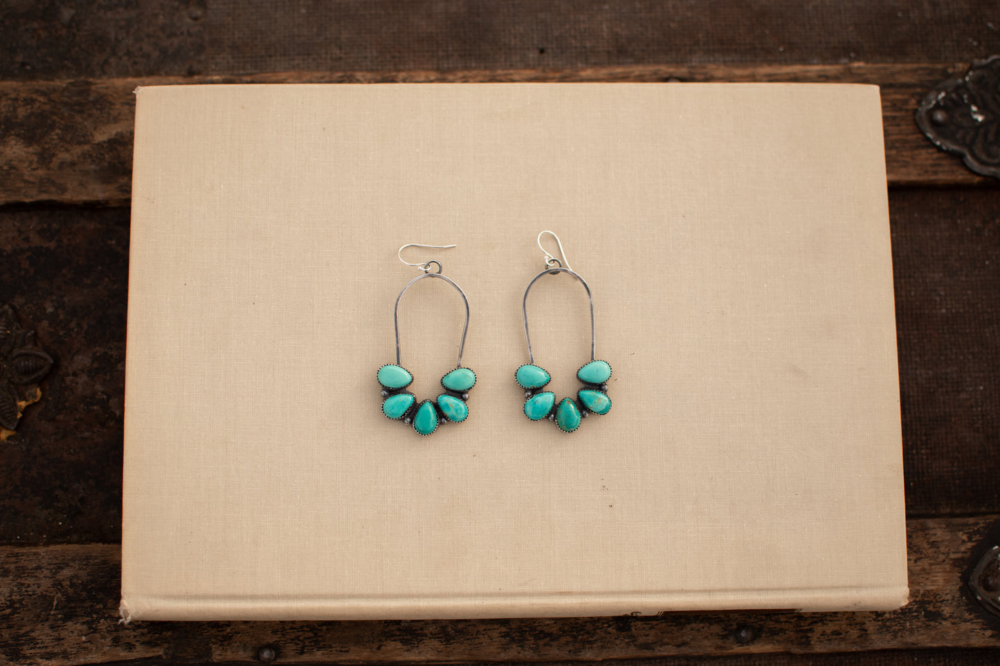 The Saddle String Dangles